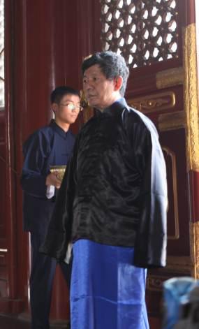 初獻:祭孔子,四拜,獻官為彭林教授。